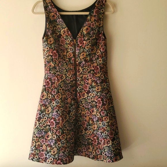 NEW LOOK Floral Print Mini Dress - Picture 2 of 7